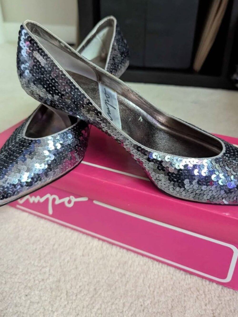Mint condition vintage silver sequin heels, size 8